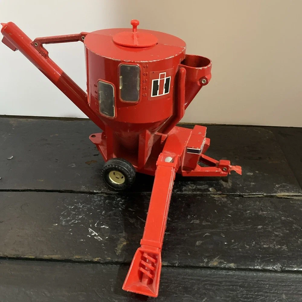Vtg ERTL International IH Feed Grinder Mixer Mill 1/16 Farm Toy Metal